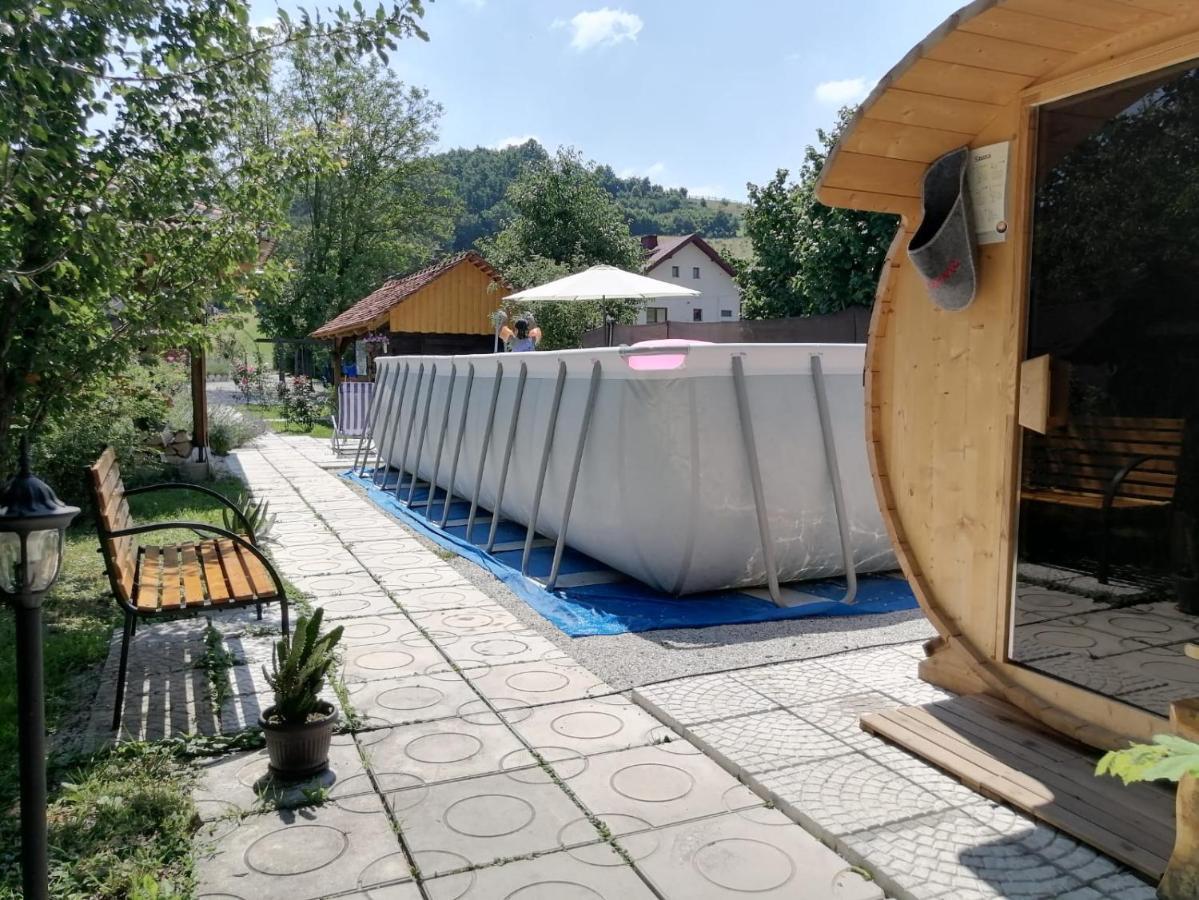 Pod Orehom Drvena Kuca I Sauna Krapina Luaran gambar