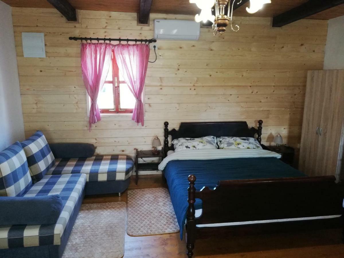 Pod Orehom Drvena Kuca I Sauna Krapina Luaran gambar