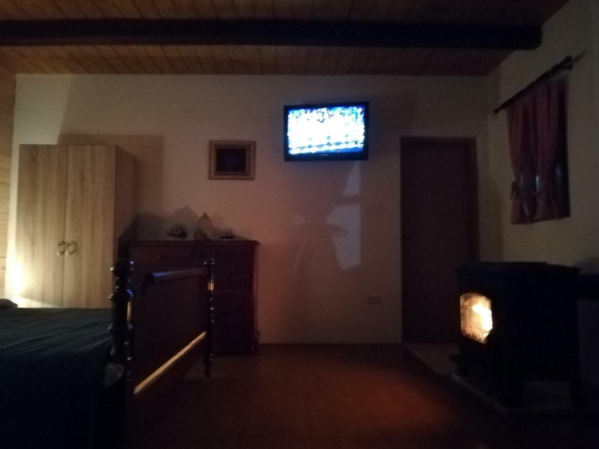 Pod Orehom Drvena Kuca I Sauna Krapina Luaran gambar